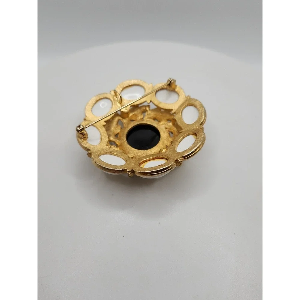 Vintage Black & White Acrylic Goldtone Brooch Pendant Wreath Halo Leaf 2.5